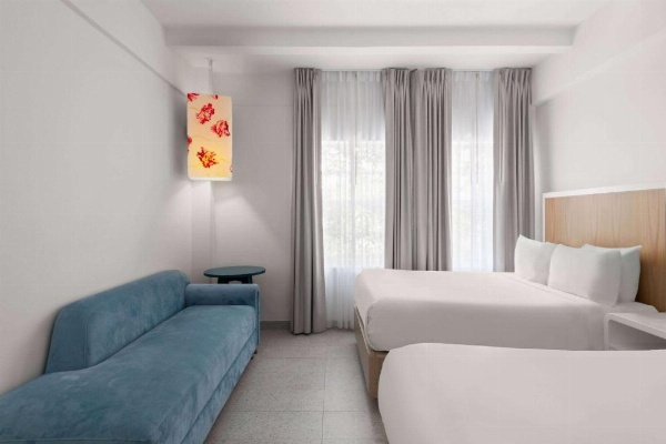 Townhouse Hotel by LuxUrban image 19