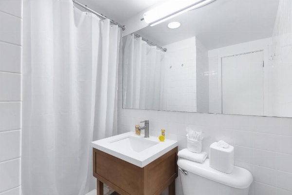 Townhouse Hotel by LuxUrban image 30