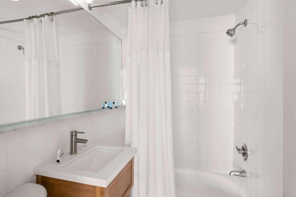 Townhouse Hotel by LuxUrban image 5